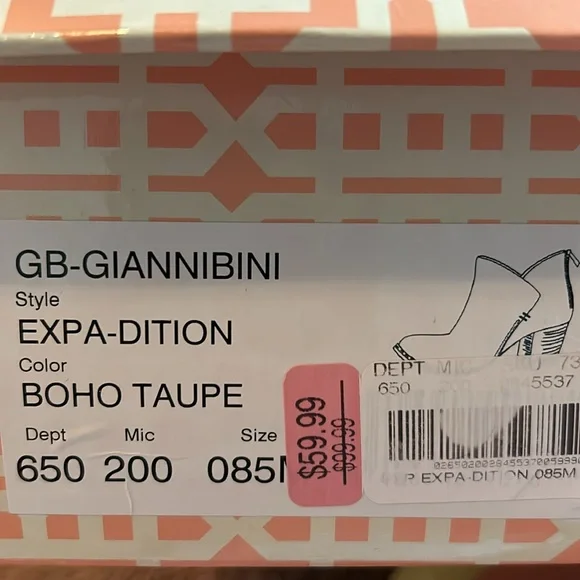 Women’s ankle boots in size 8 1/2. - Picture 9 of 9